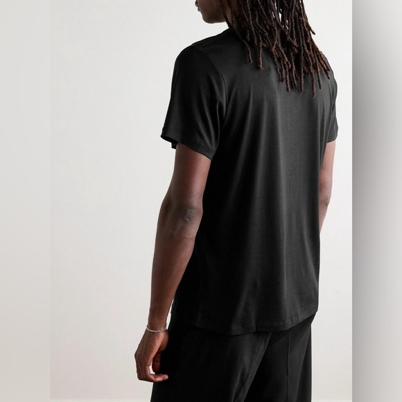 CDLP
Lightweight T-Shirt
Black SZ S
$88 - Picture 2 of 9